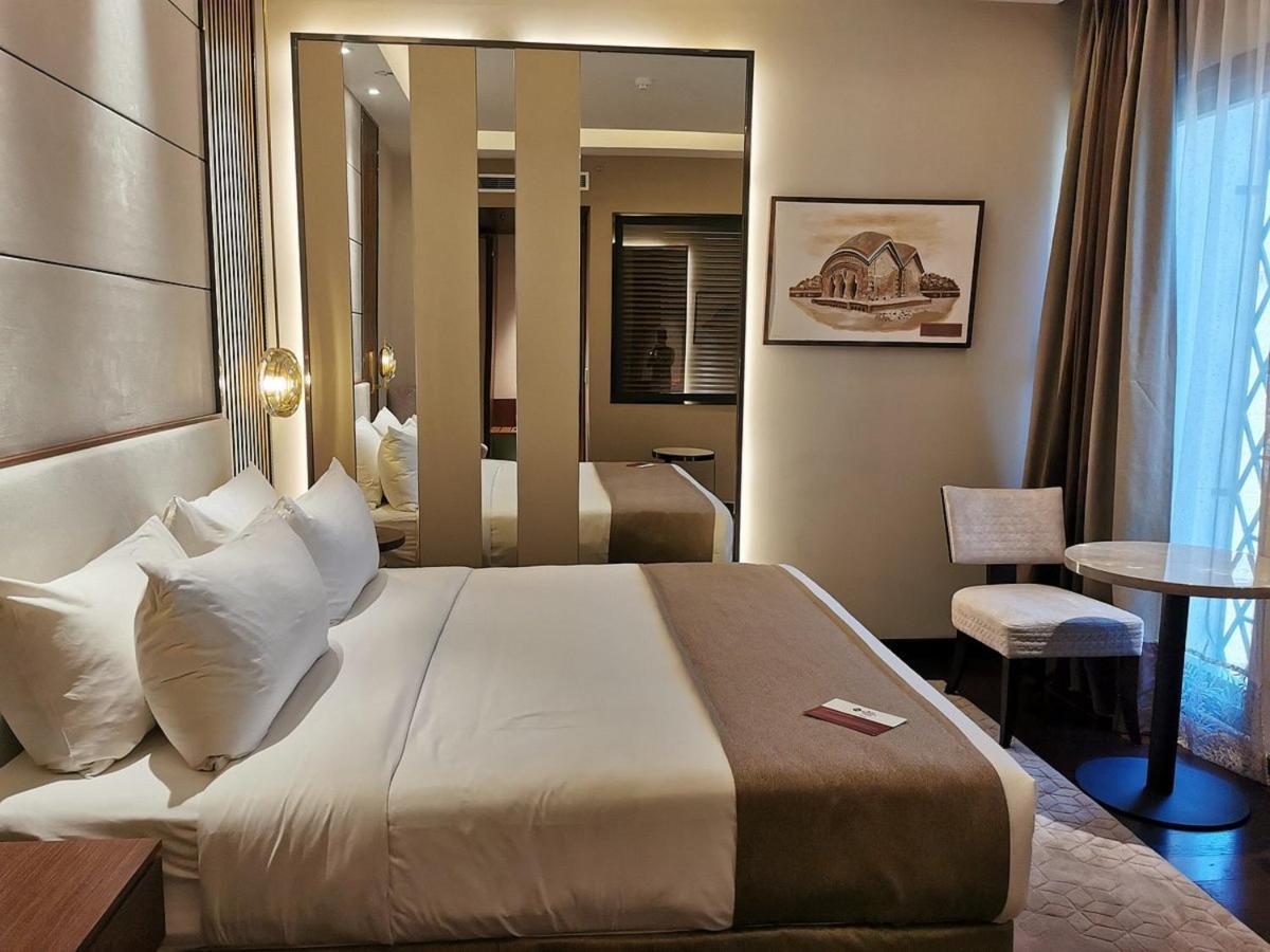 Best Western Plus Maya - Luxury Collection Hotel Dhaka Exterior photo