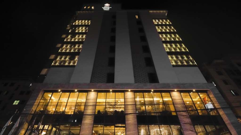 Best Western Plus Maya - Luxury Collection Hotel Dhaka Exterior photo